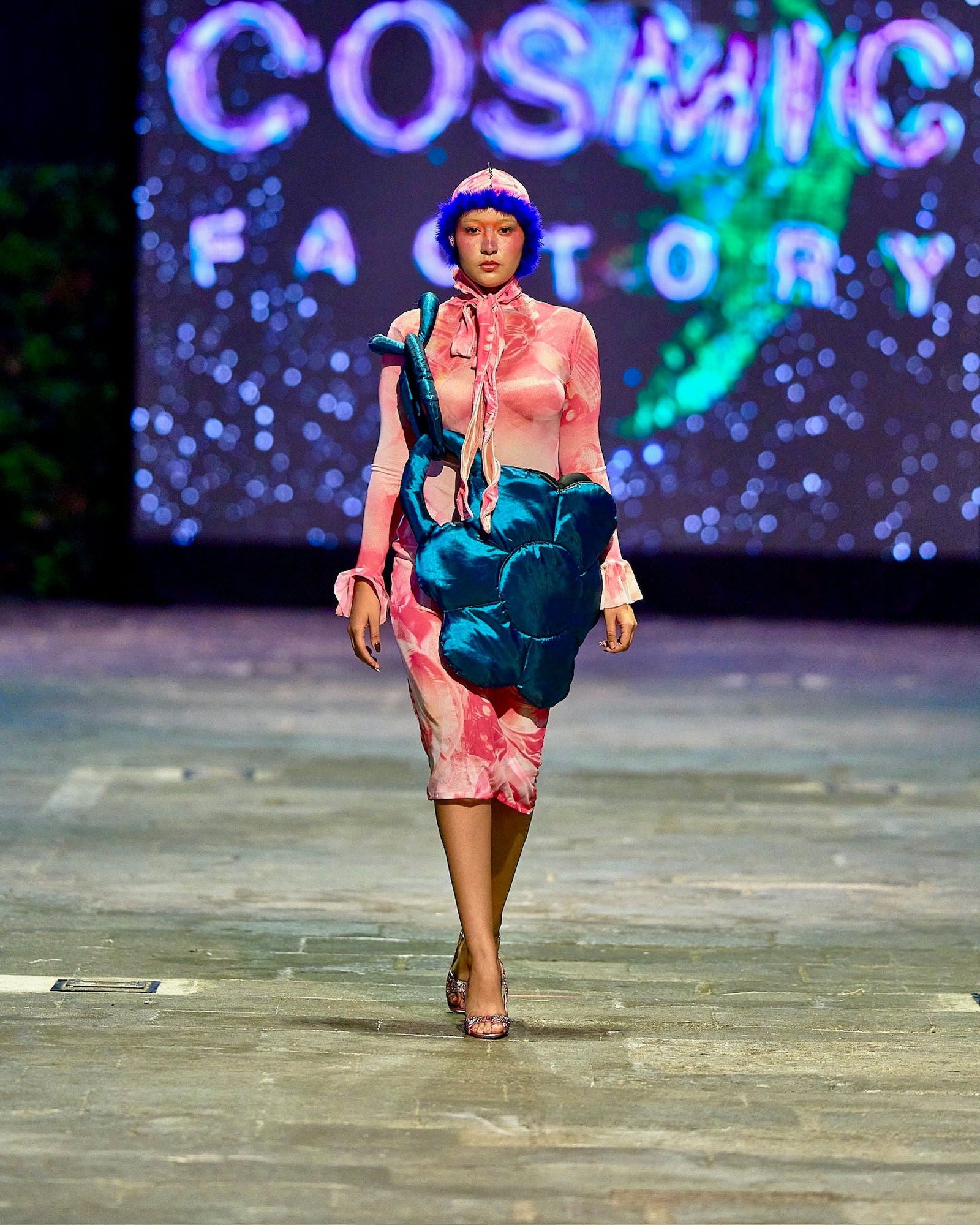 Vestido Un Collage - Cosmic Factory